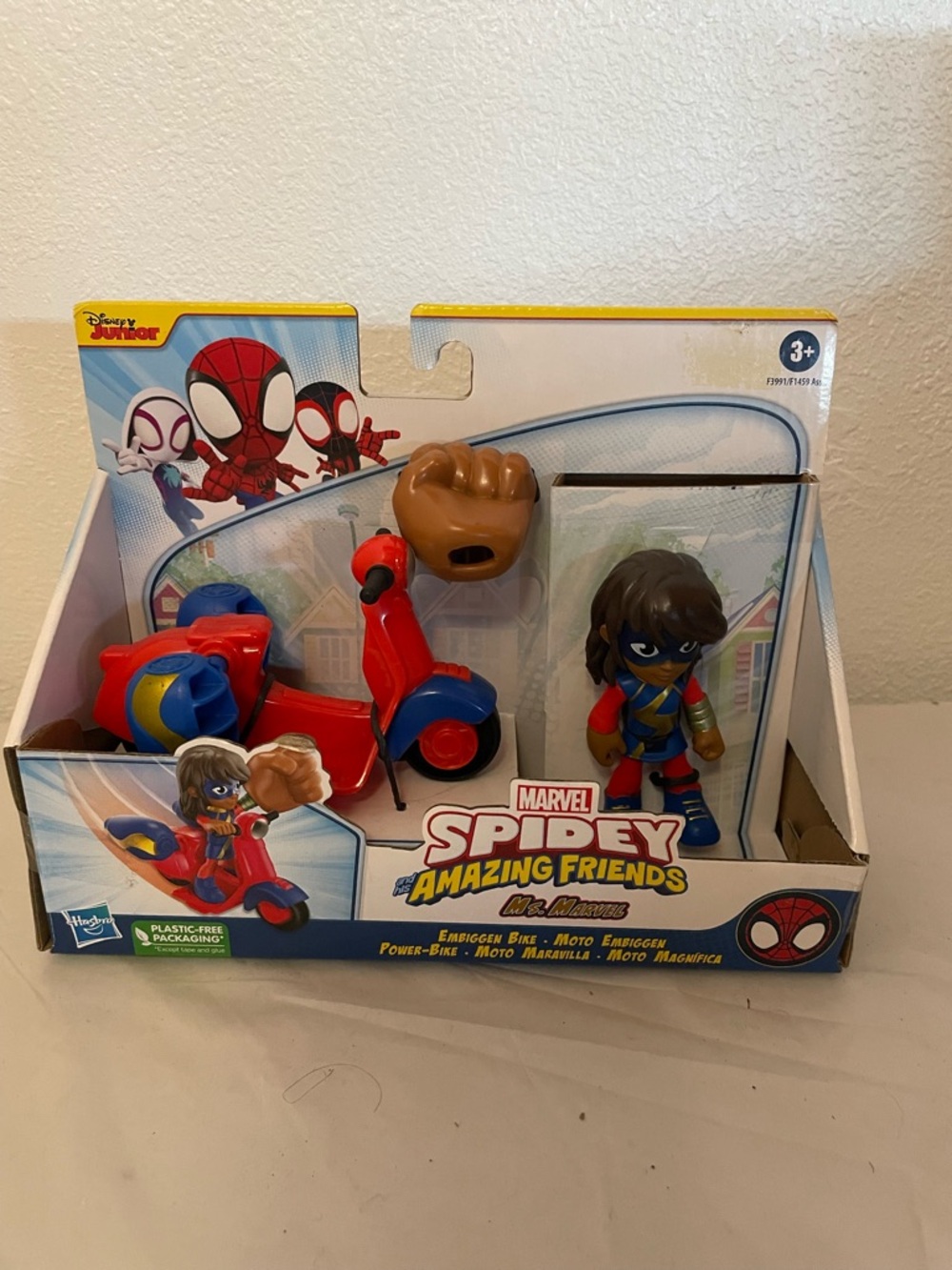 Marvel Ms. Marvel Action Figure with Red and Blue Scooter